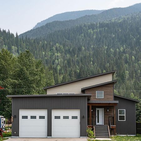 Mountain Dreams - Revelstoke Home Near Rmr Bagian luar foto