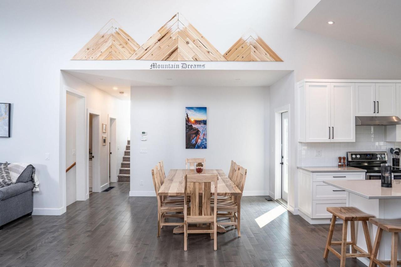 Mountain Dreams - Revelstoke Home Near Rmr Bagian luar foto