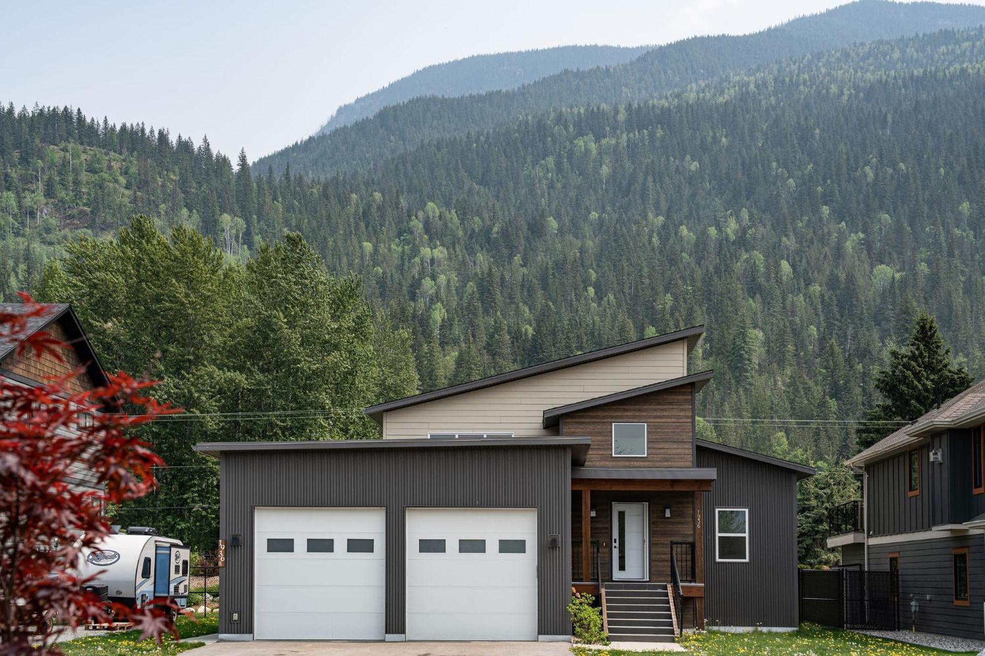 Mountain Dreams - Revelstoke Home Near Rmr Bagian luar foto